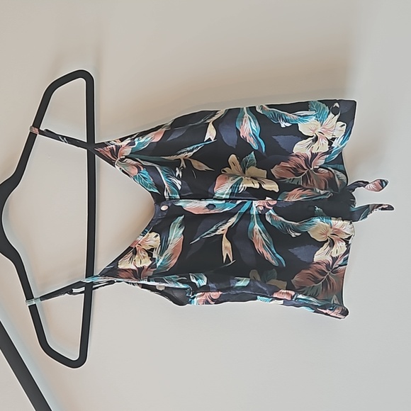 Roxy Set, Size M - Picture 2 of 5